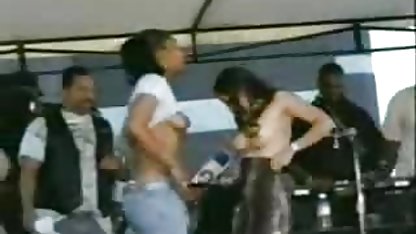 مرد نوازش زیبایی و در چندین موقعیت, داستان سکسیمصور هیجان,