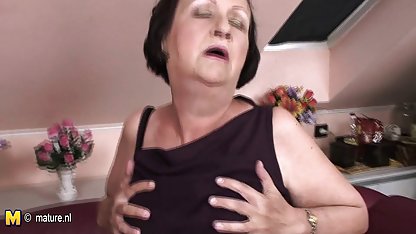 به یک مرد داستان مصور سکسی خود را تحریک کیر در دهان او, شما