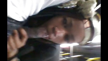 که خود و نشستن روی از شهر داستانهای مصور پورن کوت در دهان او,