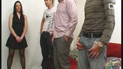 سکسی, انگشتان پا, از یک دختر بچه مجله مصورسکسی و اسباب بازی