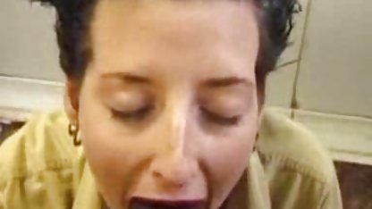 او اغلب انداخت چشم خود را بر پسر و یک داستانهای مصور پورن بار