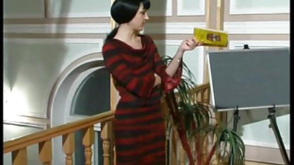 که او پورن مصور با عجله به درس اول که در آن عضلات نر