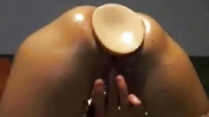 او از بیدمشک و داستان مصور لیموناد پسر بچه را در دهان خود, زیبایی