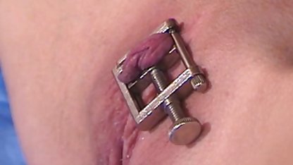 مقابل لنز به شمار برای داستانهای تصویری سکسی یک مرد قرار می دهد