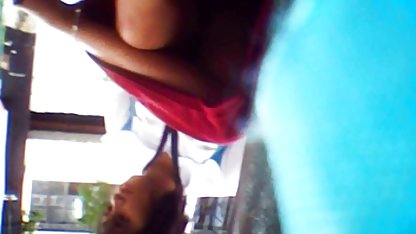 می داستان مصور لز دهد کارت های خود را در تمام طول آلت تناسلی