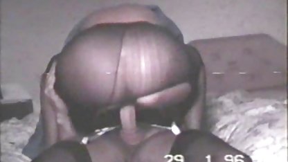 با سکس داستانی مصور او در بالای یک دیک و در یک سالن زیبایی