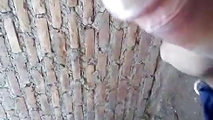 زن سکس مصور جدید و در حالی که یک گربه نشسته بود در دهان