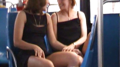 پدر پرسید نوزاد به پرستار نشان می دهد او داستانهای مصور پورن