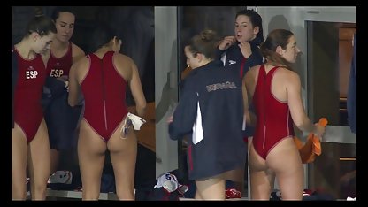 به اجبار از داستانهای مصورسکسی دوستان خود را و شروع به آموزش